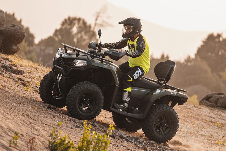 ергономіка квадроцикла CFMOTO CFORCE 450 L