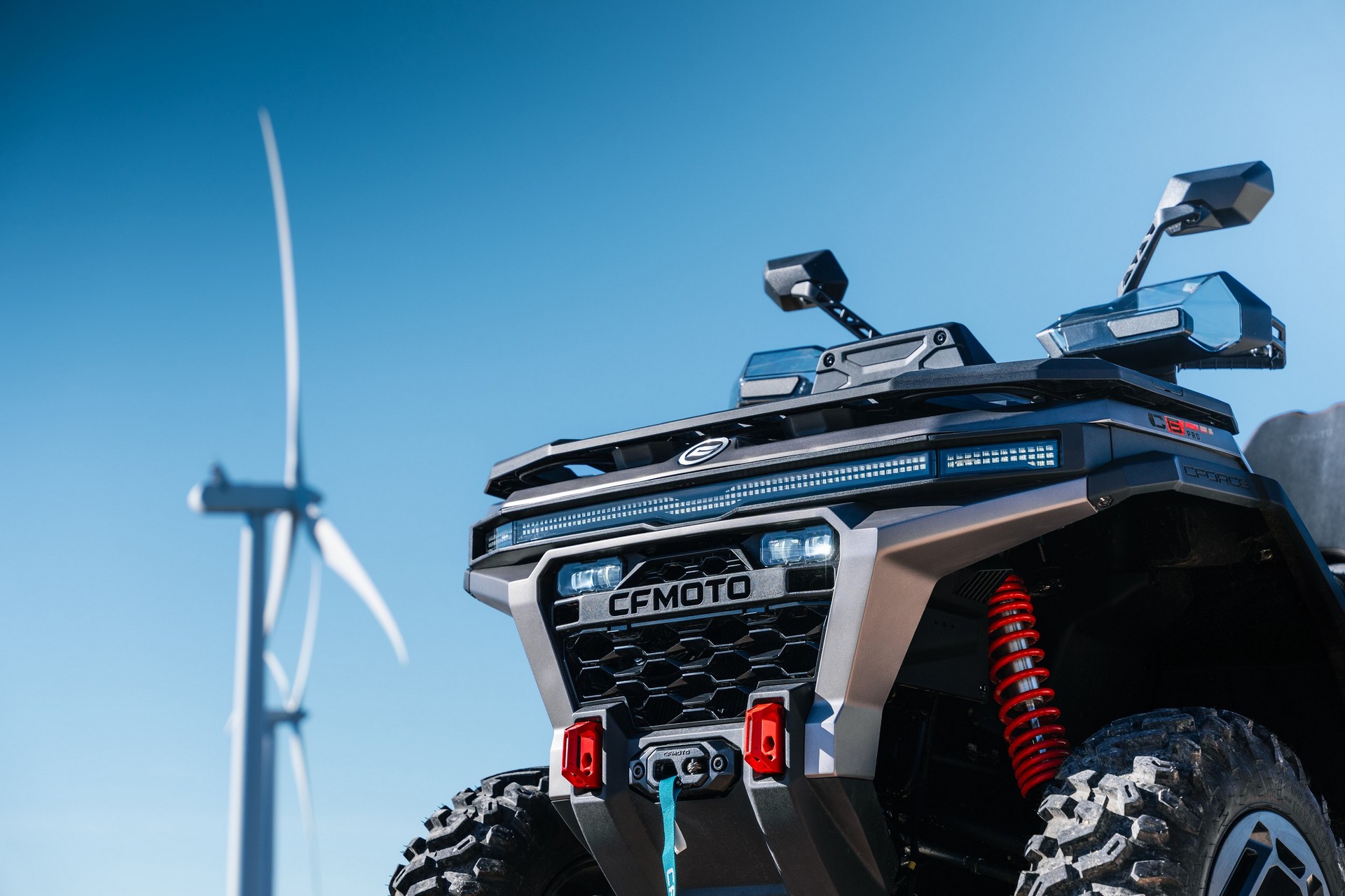 футуристичний дизайн квадроцикла CFORCE C6 Pro Touring
