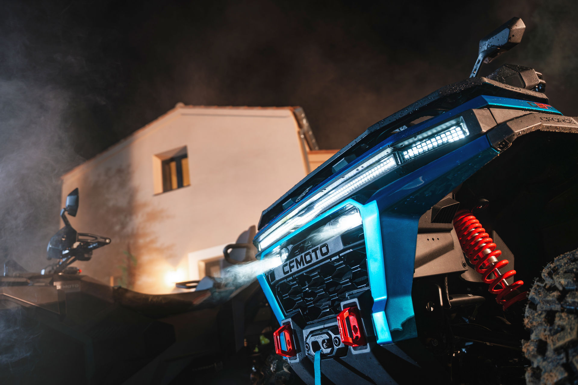 точково-матричні фари квадроцикла CFORCE C6 Pro Touring