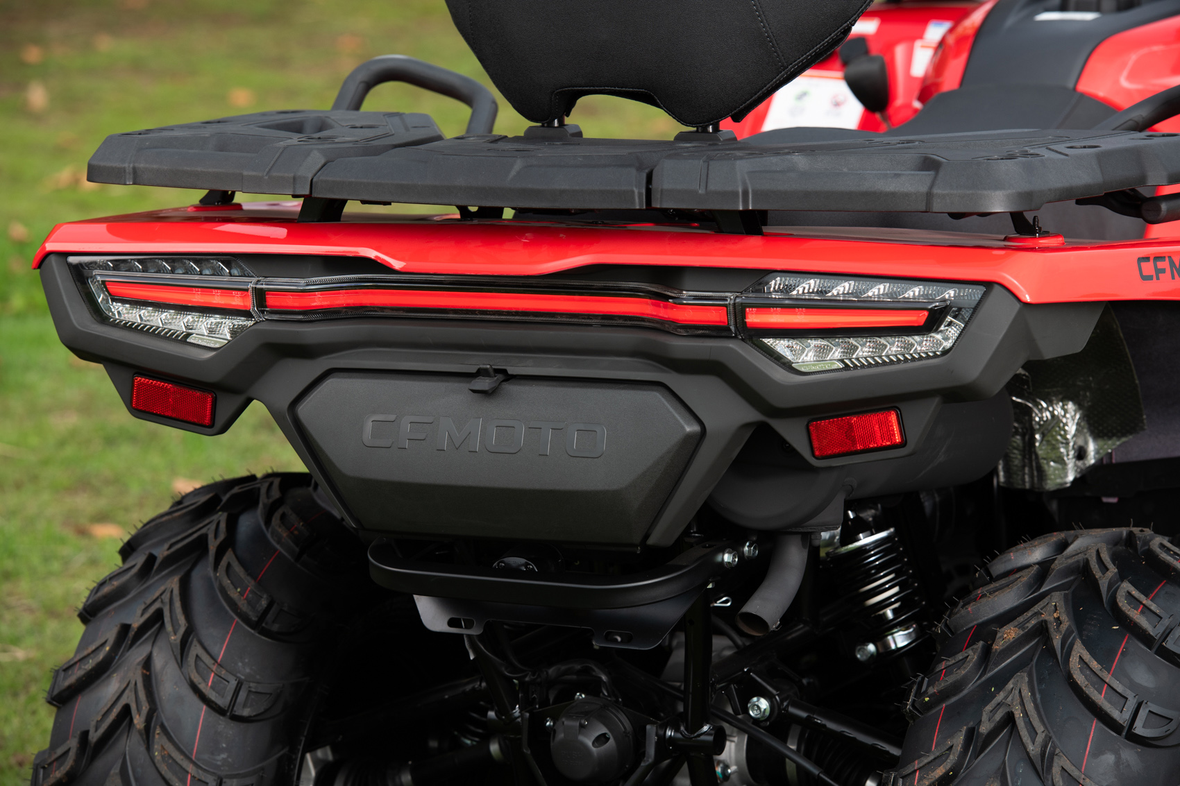 задній багажник і фари квадроциклу CFMOTO CFORCE 520 L