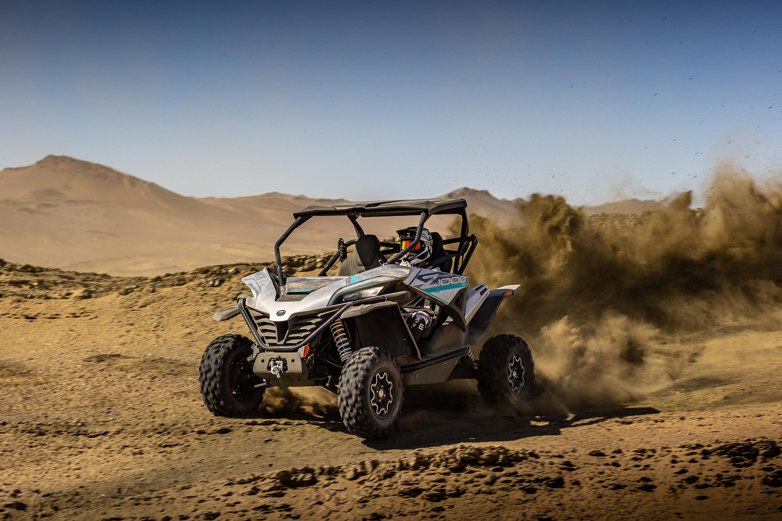 мотовсюдихід CFMOTO ZFORCE 1000 Sport R рухається бездоріжжям