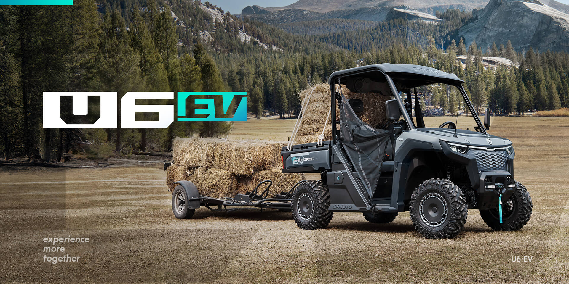 Мотовсюдихід CFMOTO UFORCE U6 EV везе сіно з поля в сільськогосподарське угіддя