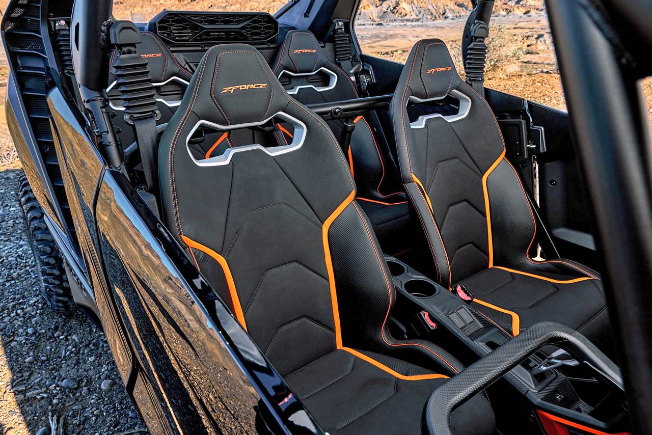 інтер’єр мотовсюдиходу CFMOTO ZFORCE Z10